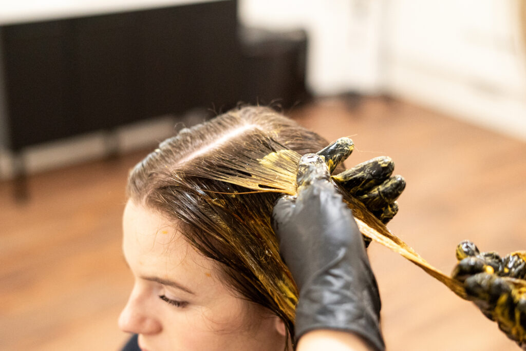 Offrez un éclat incomparable à vos cheveux avec un soin personnalisé au Studio Beauté Anaïs à Coignières. Diagnostic sur-mesure et expertise